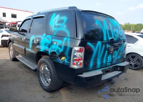 2005 Cadillac Escalade Standard z USA, uszkodzony, nr VIN 1GYEK63N95R112044